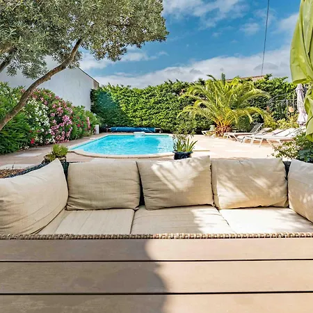Villa Manor With Pool 14 Guests Near *